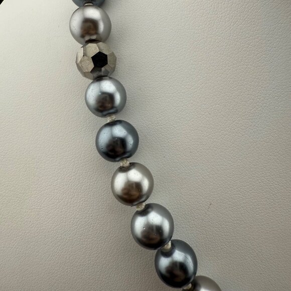 Elegant Gray & Silver Beaded Necklace With Rhinestone Clasp - Picture 3 of 6
